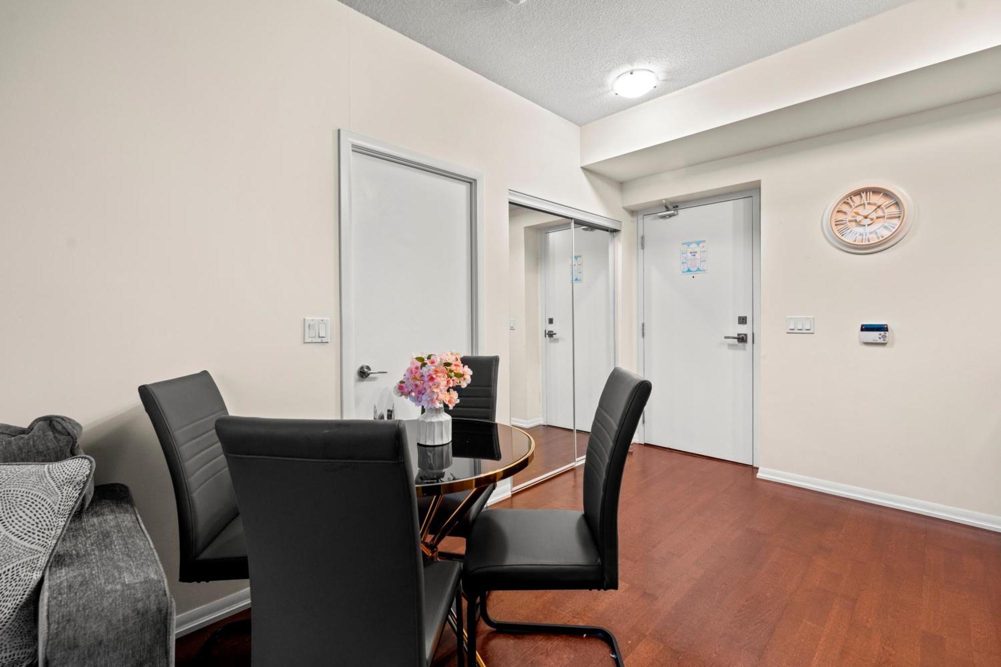 Globalstay. Burano Condos In Downtown Toronto Exterior photo